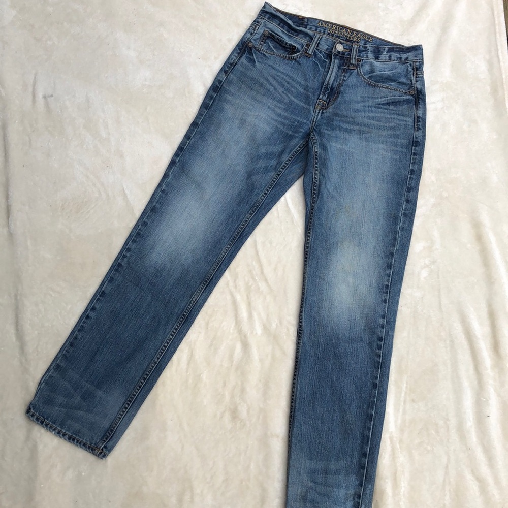 Barely Worn AE Athletic Fit Light Wash Jeans
